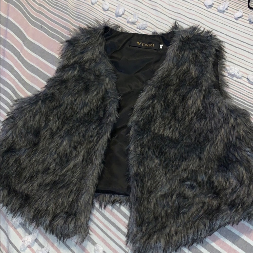 Fuzzy vest - Picture 2 of 5